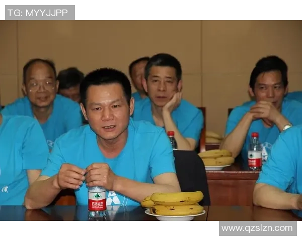 曾经的足球明星再聚首共忆辉煌岁月重燃激情梦想 曾经的足球明星再聚首共忆辉煌岁月重燃激情梦想