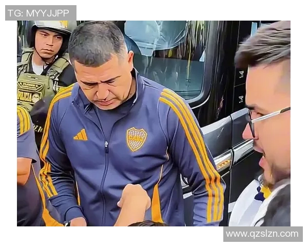 足球明星温暖瞬间小粉丝感动落泪的视频引发网友热议